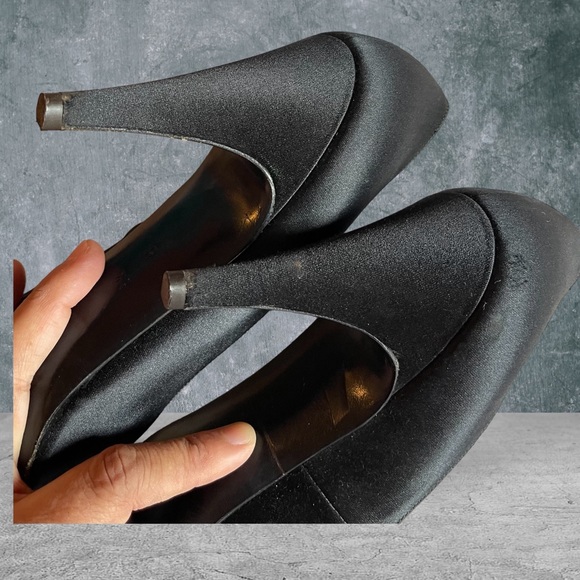 Bruno Magli Satin Black Heels Vintage - Picture 8 of 15